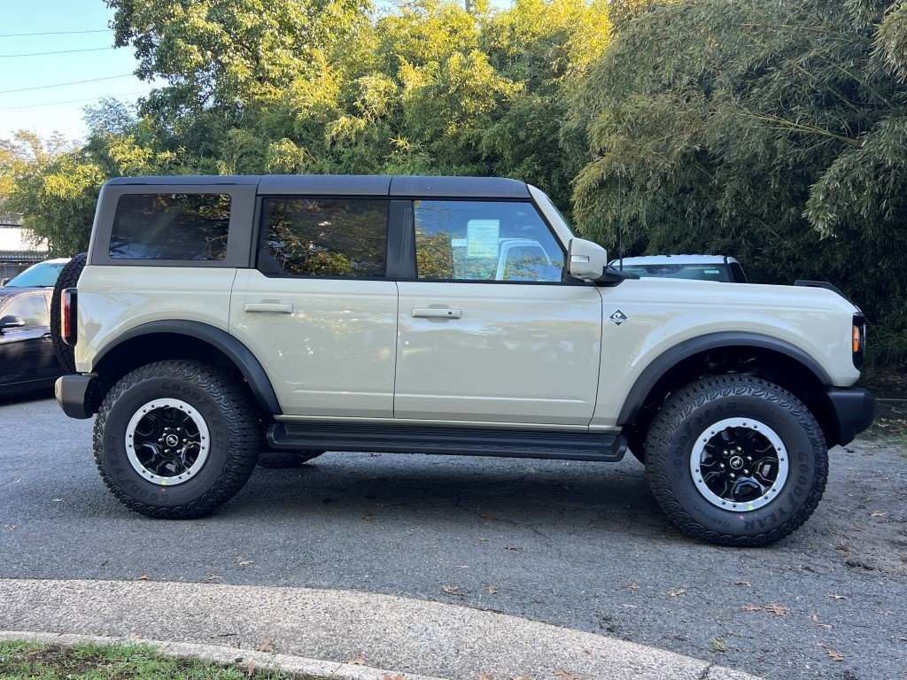 New 2025 Ford Bronco Outer Banks SUV
