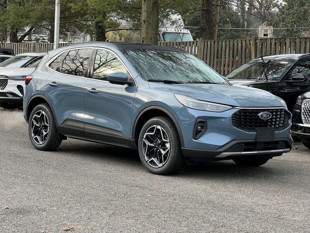 2026 Ford Escape Platinum's photo