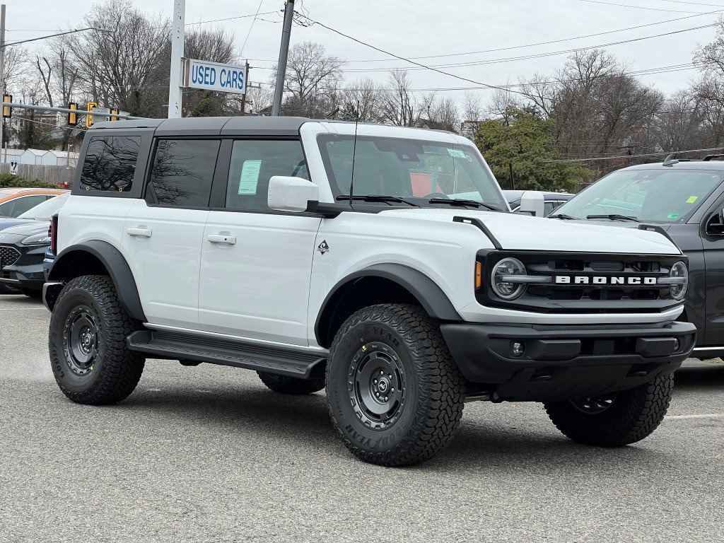 2025 Ford Bronco 4-Door Outer Banks's photo