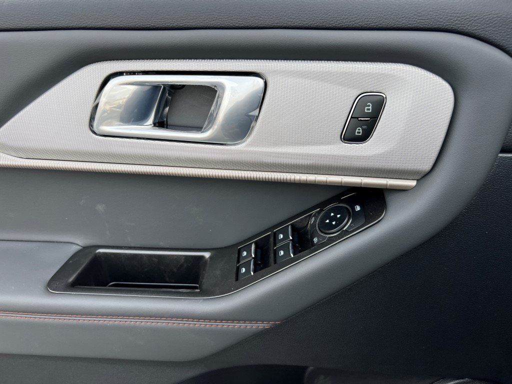 2026 Ford Explorer Active - Photo 19
