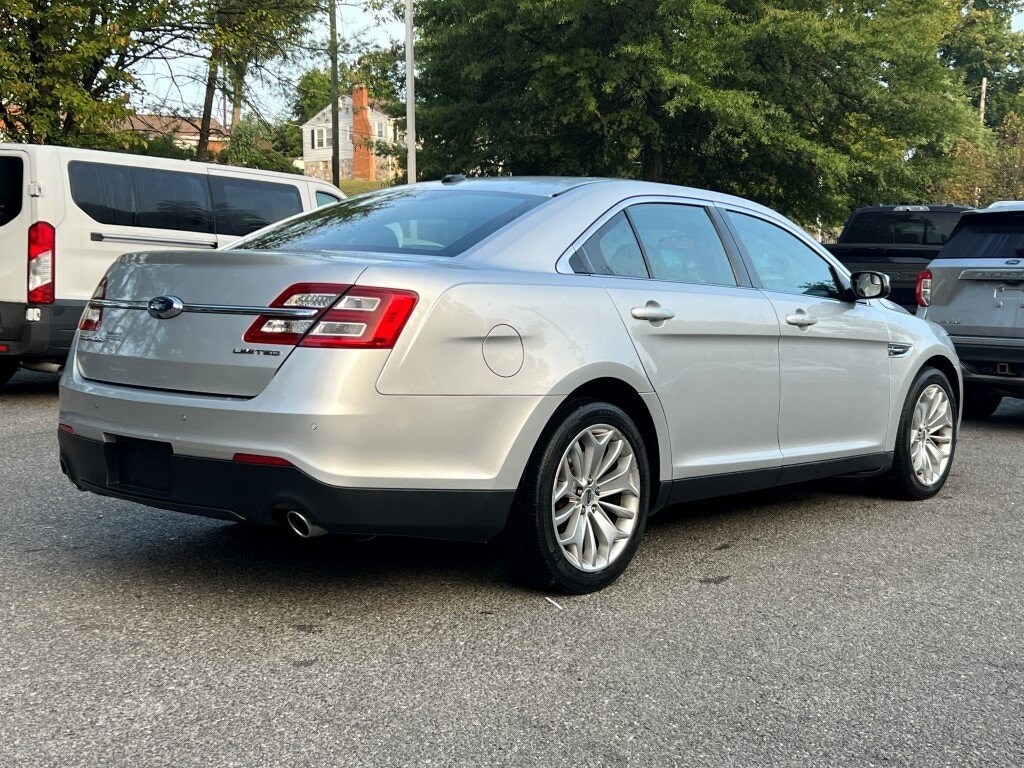 2016 Ford Taurus Limited photo 3