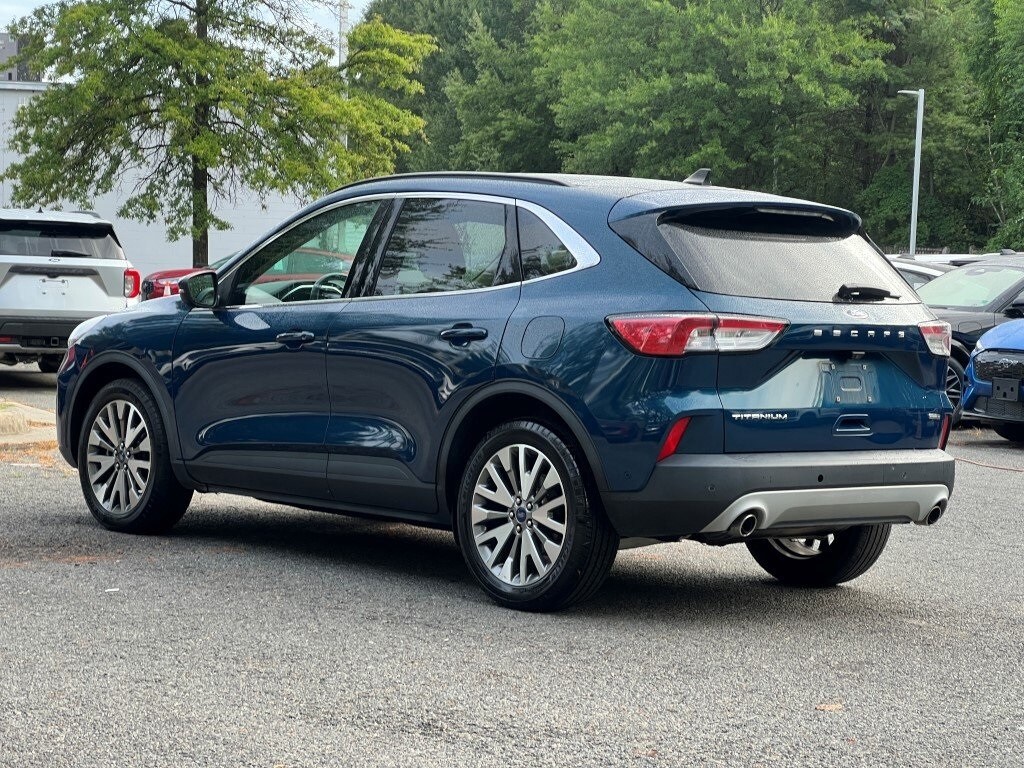 2020 Ford Escape Titanium Hybrid photo 3