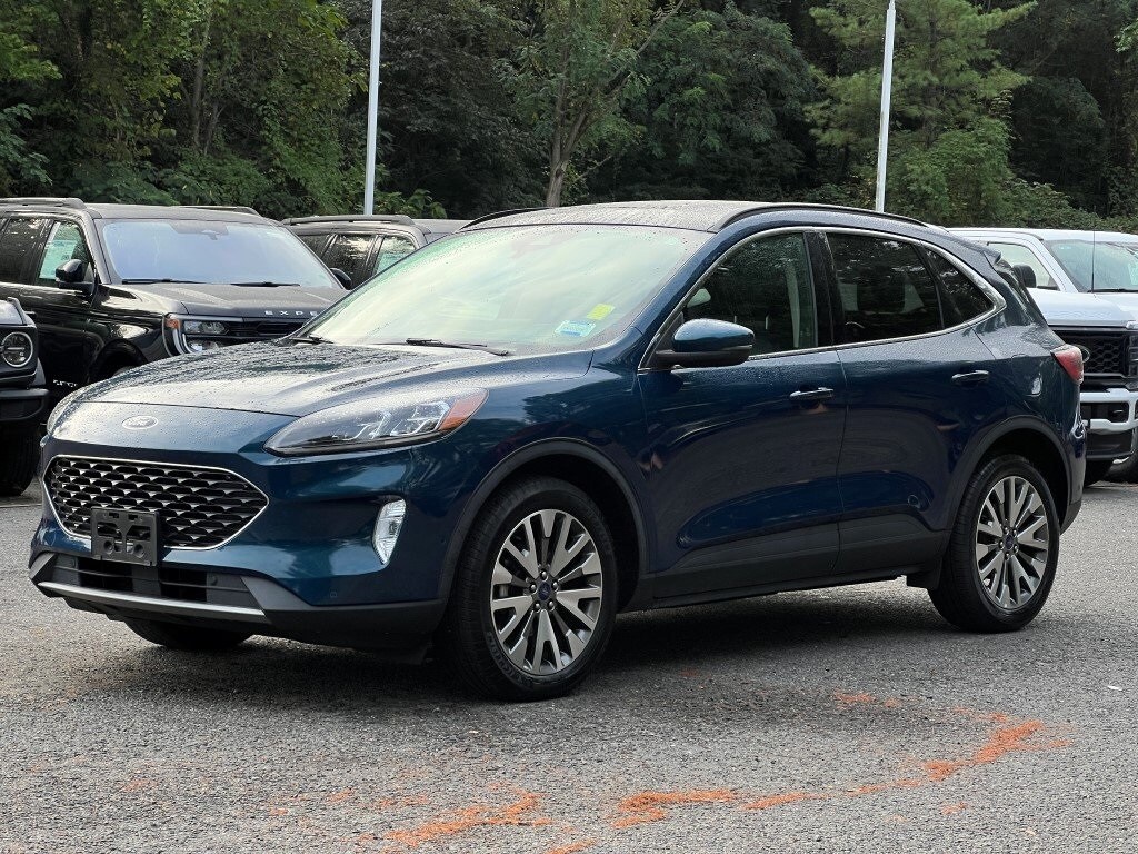 2020 Ford Escape Titanium Hybrid photo 2