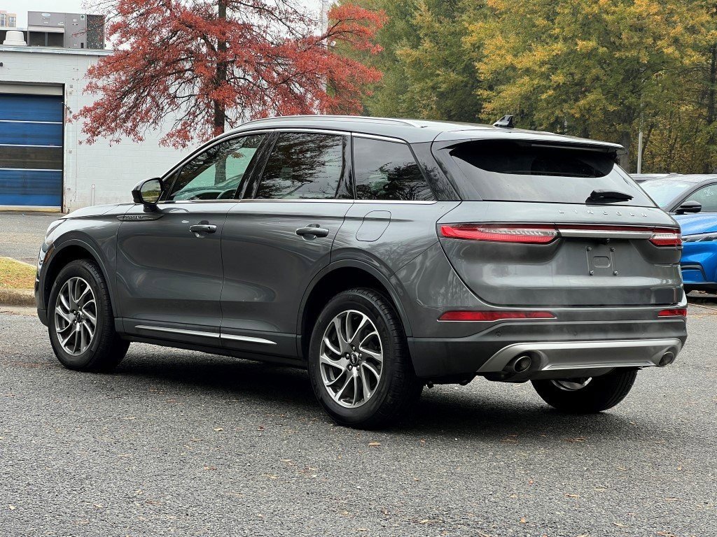 2022 Lincoln Corsair Standard photo 2