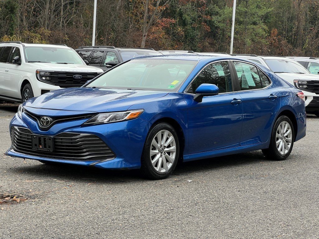 2019 Toyota Camry LE photo 2