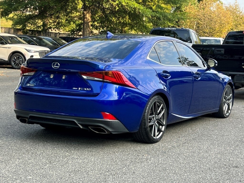 2017 Lexus IS 300 F SPORT photo 3