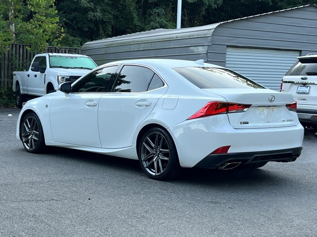 2017 Lexus IS 300 photo 4