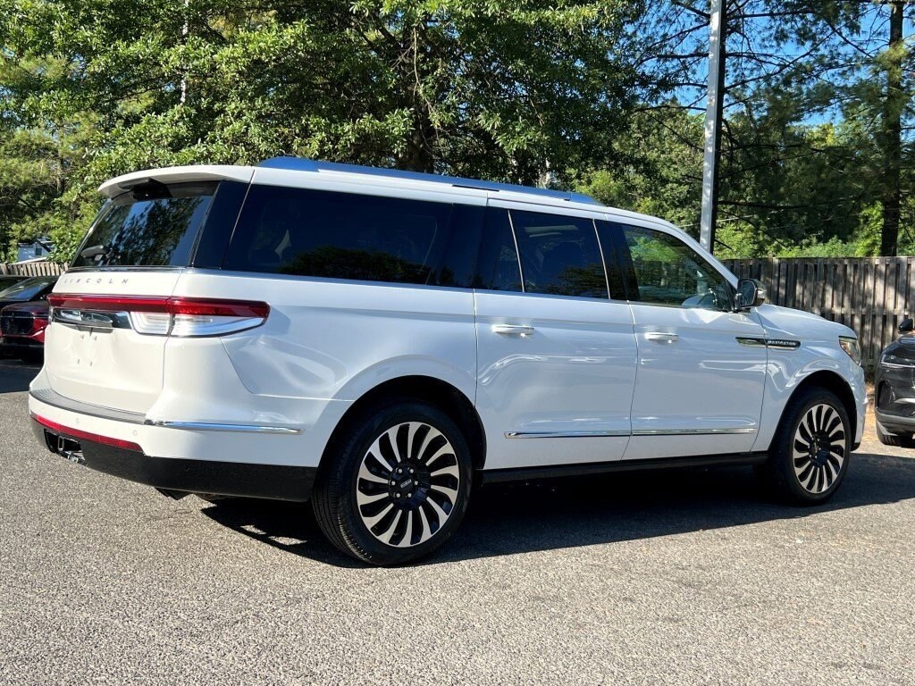 2023 Lincoln Navigator Black Label photo 3