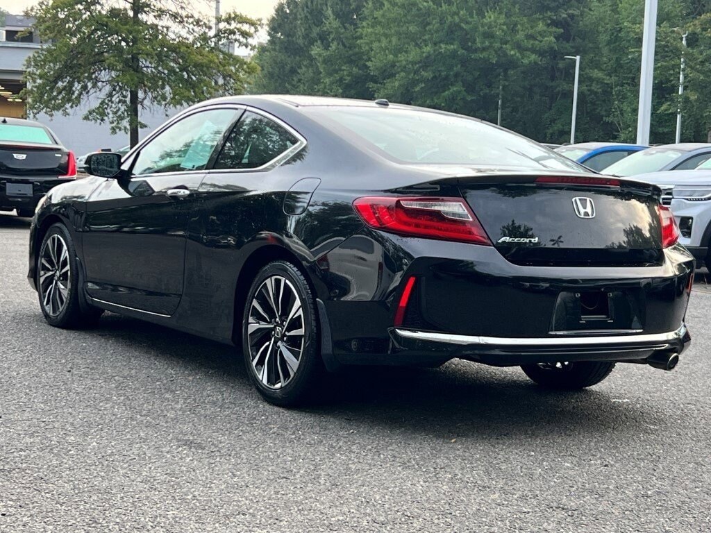 2017 Honda Accord EX photo 2