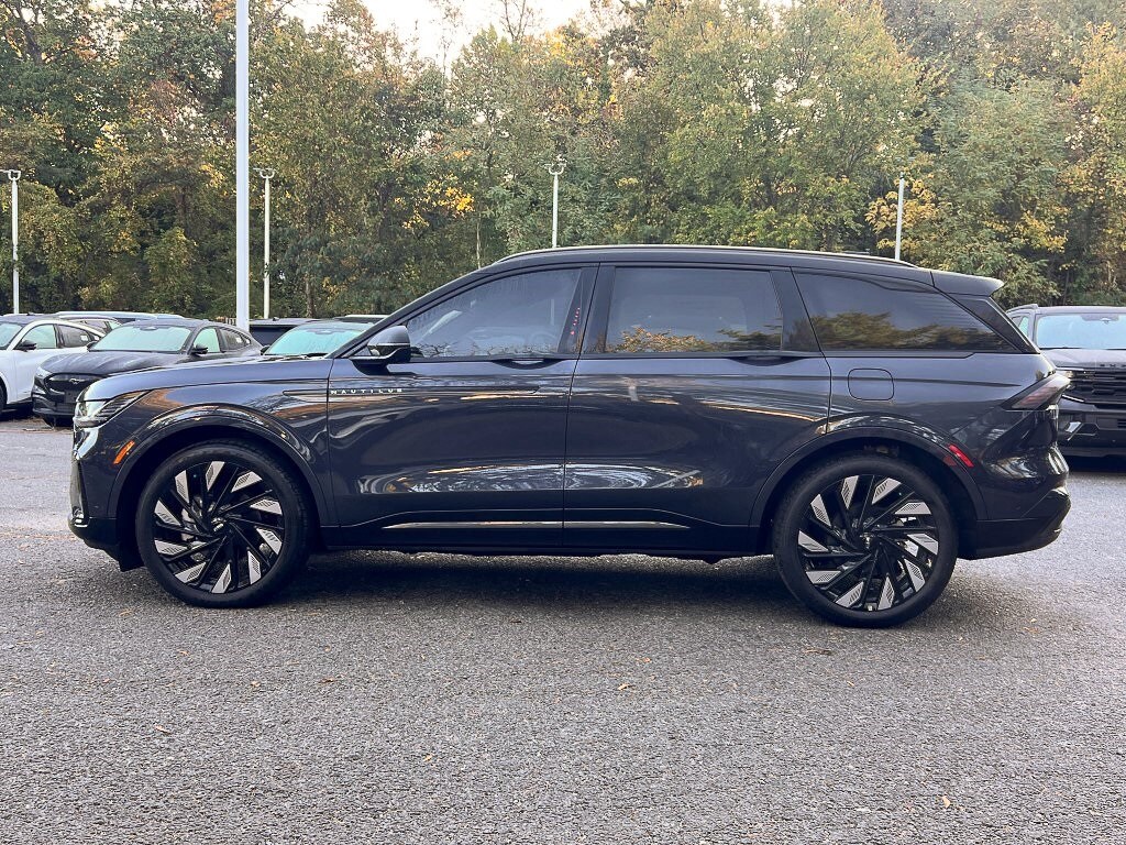 2024 Lincoln Nautilus Reserve photo 3