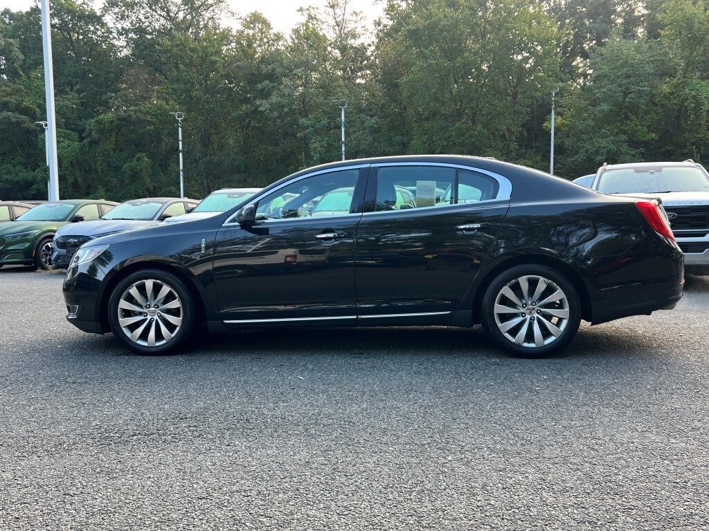 2015 Lincoln MKS Base photo 2