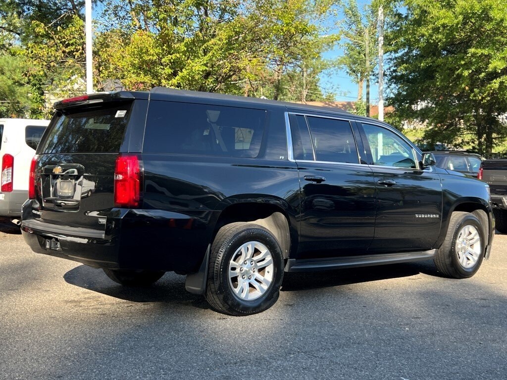 2019 Chevrolet Suburban LT photo 3