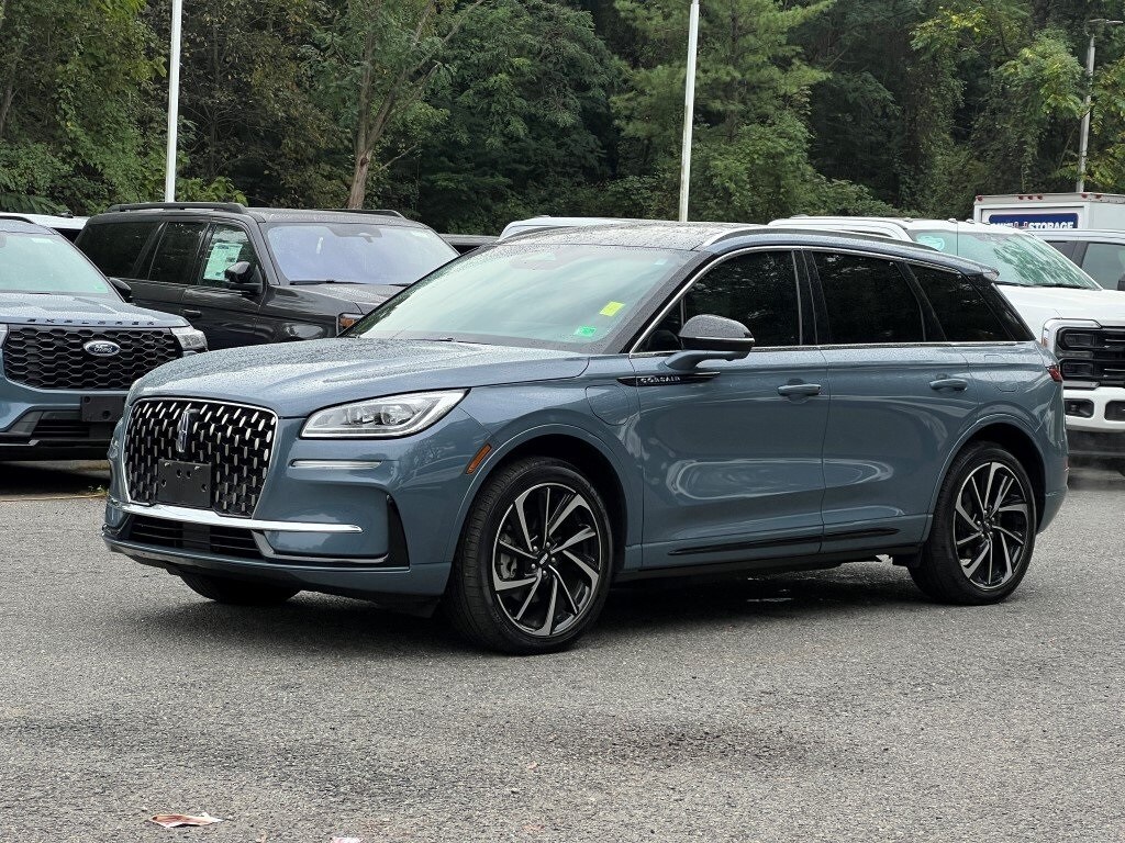 2023 Lincoln Corsair Grand Touring photo 2