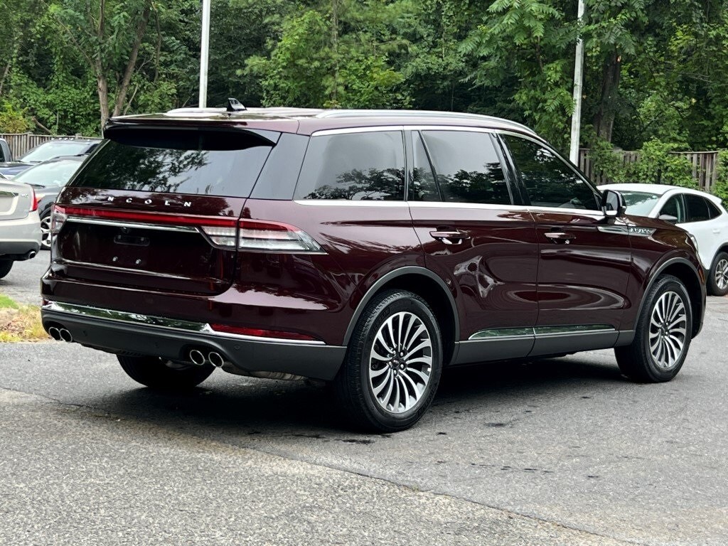 2022 Lincoln Aviator Standard photo 2
