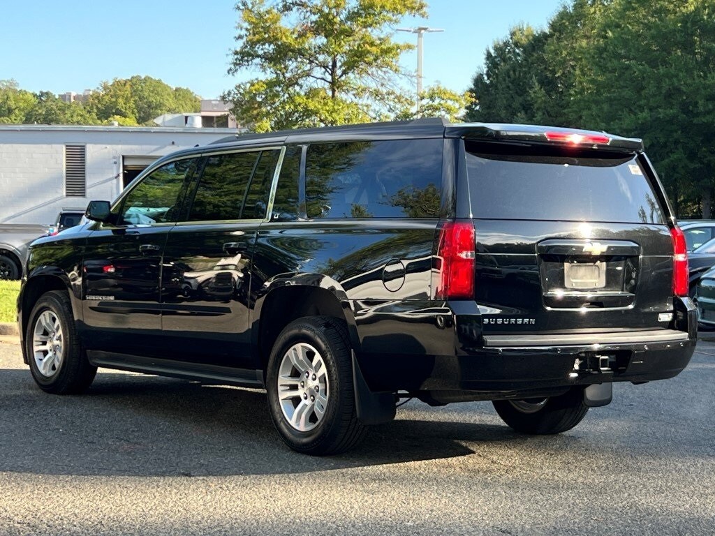 2019 Chevrolet Suburban LT photo 2