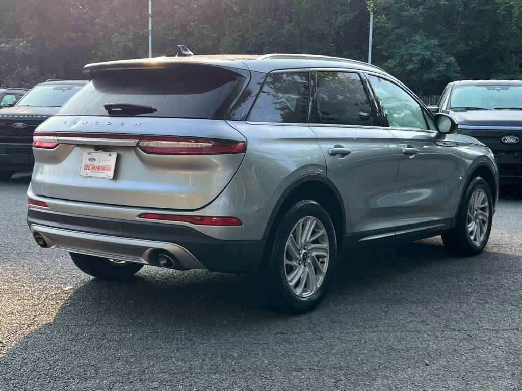 2021 Lincoln Corsair Standard photo 3