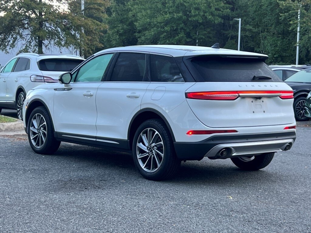 2023 Lincoln Corsair Standard photo 3