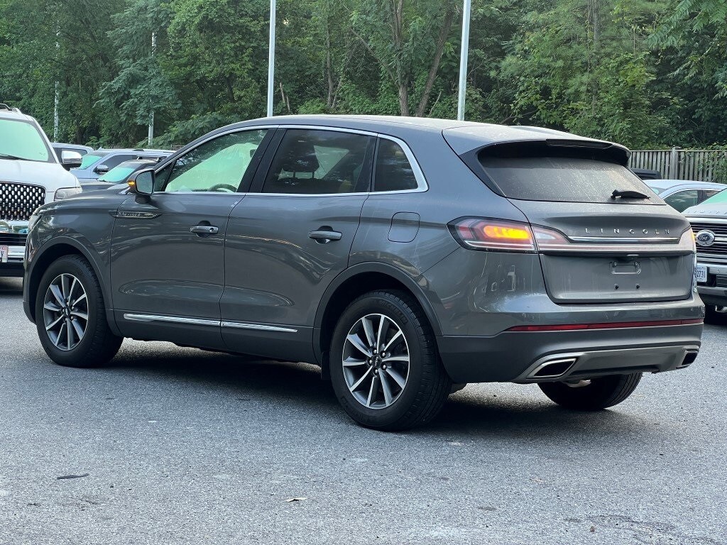 2022 Lincoln Nautilus Standard photo 2