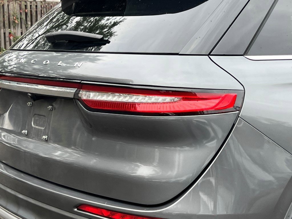 2022 Lincoln Corsair Standard photo 4