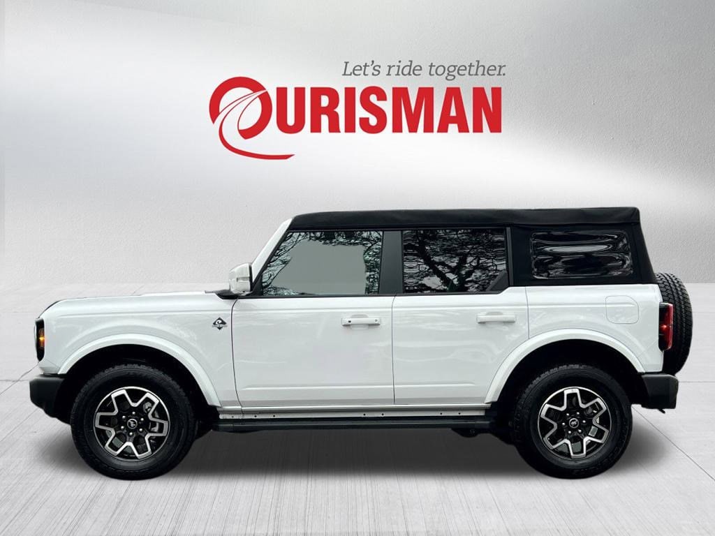 2024 Ford Bronco Outer Banks photo 3