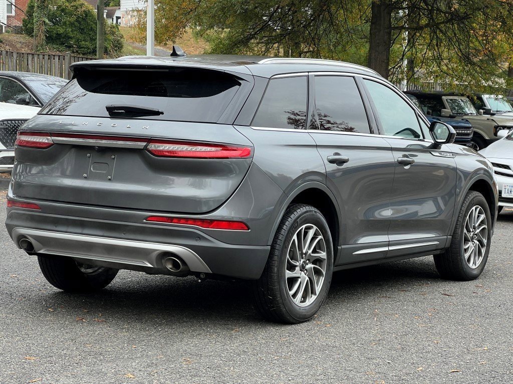 2022 Lincoln Corsair Standard photo 3