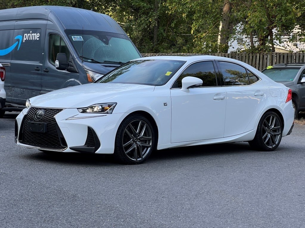2017 Lexus IS 300 photo 2