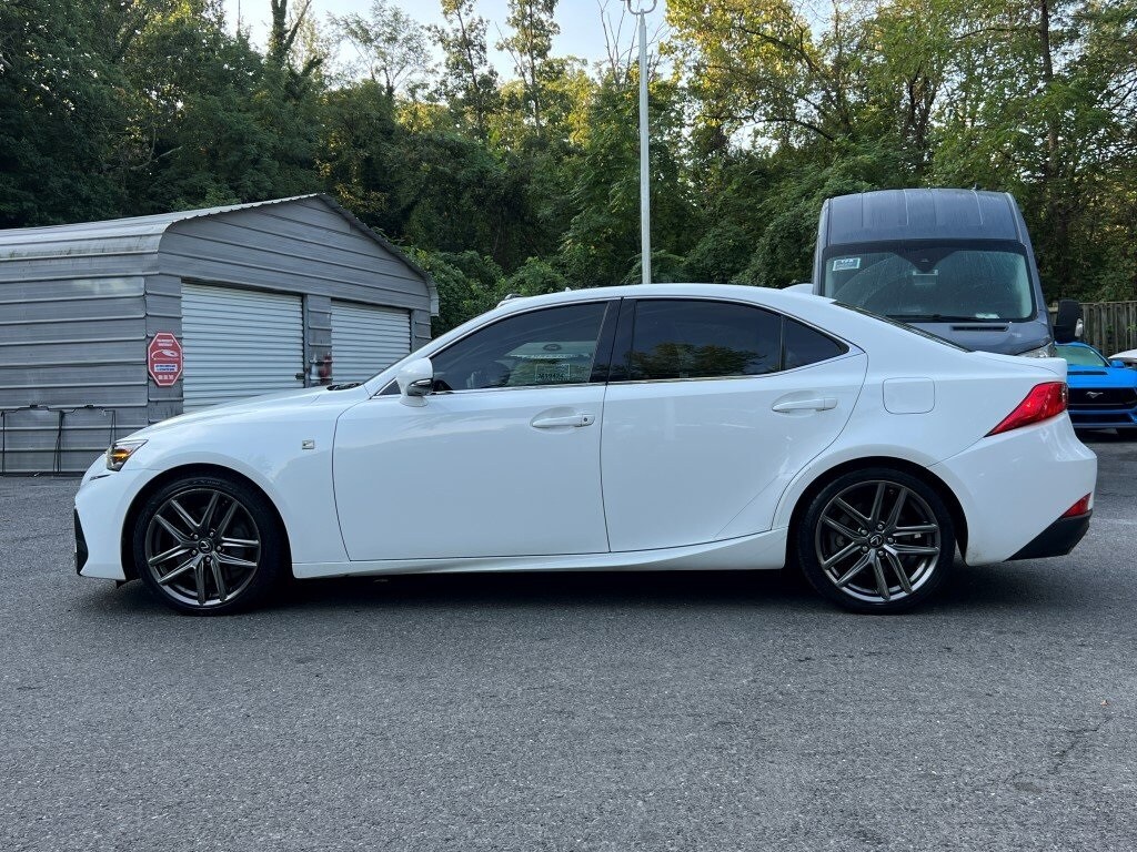 2017 Lexus IS 300 photo 3