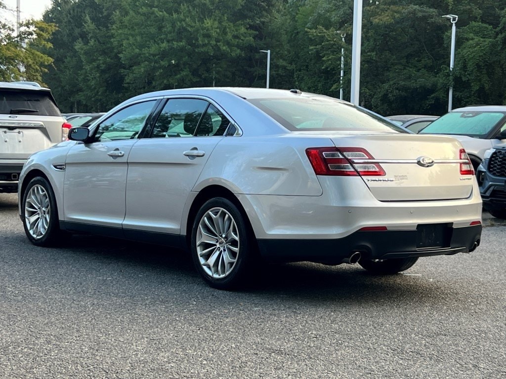 2016 Ford Taurus Limited photo 2