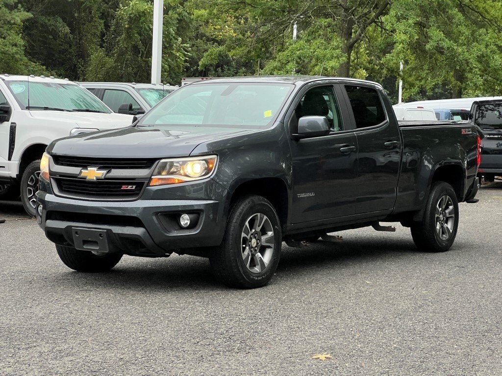 2017 Chevrolet Colorado Z71 photo 2