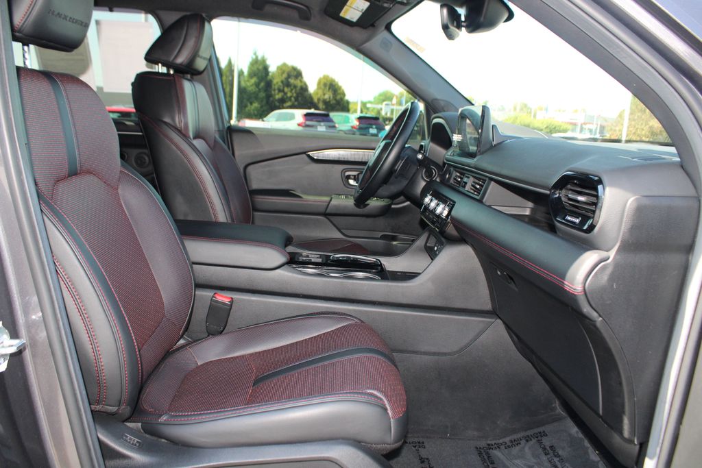 2025 Honda Pilot Black Edition - Photo 12