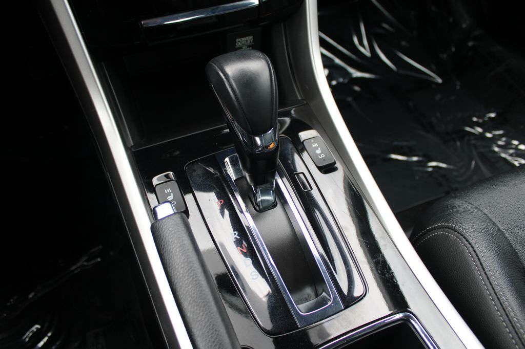2017 Honda Accord Touring - Photo 19