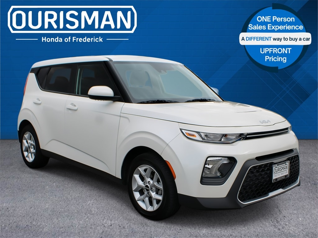 Used 2022 Kia Soul LX Hatchback