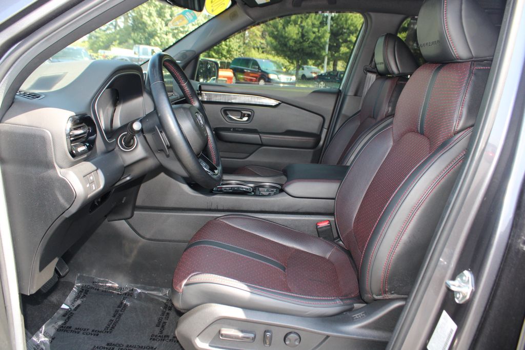 2025 Honda Pilot Black Edition - Photo 11