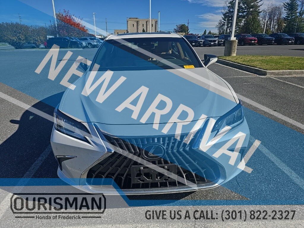 2024 Lexus ES 300h Premium photo 2