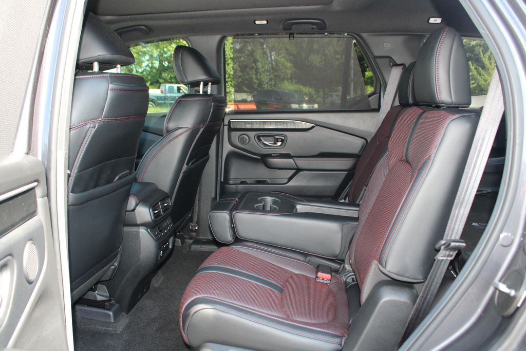 2025 Honda Pilot Black Edition - Photo 13