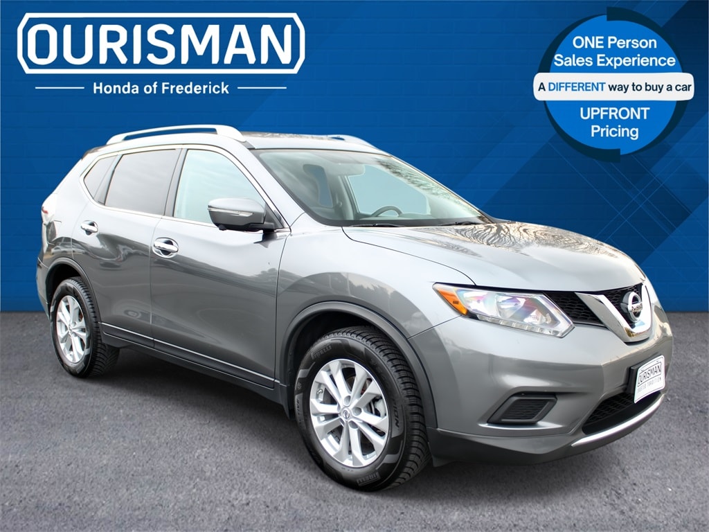 2015 Nissan Rogue SV's photo