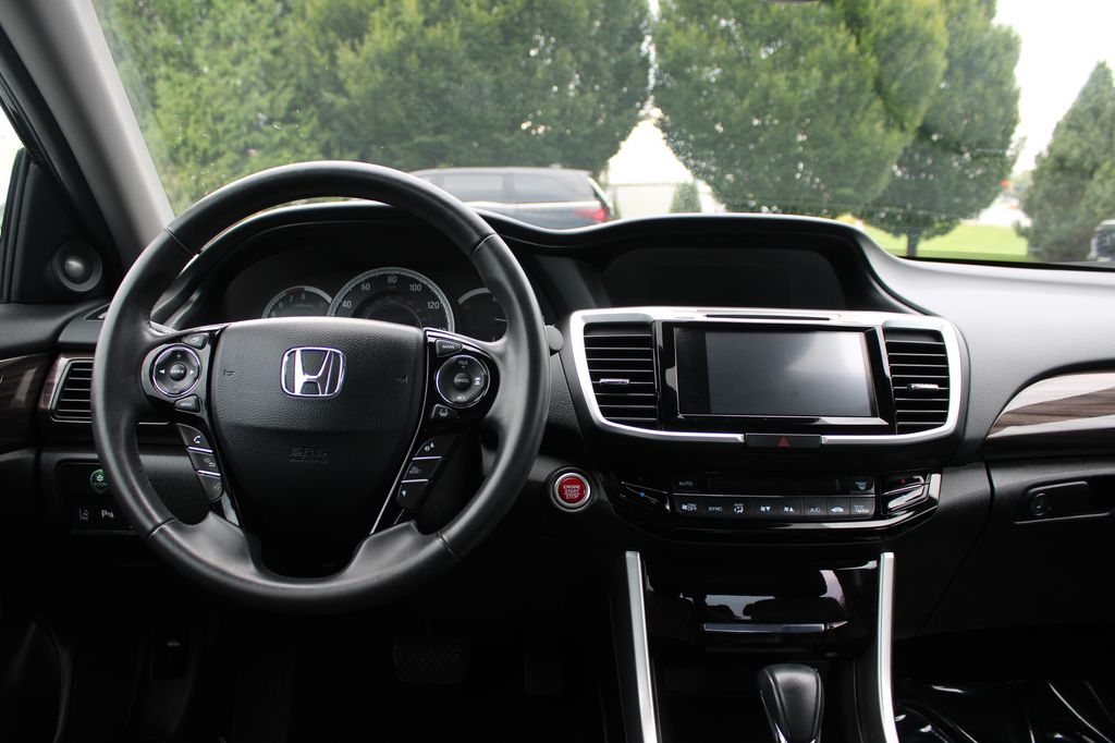2017 Honda Accord Touring - Photo 15