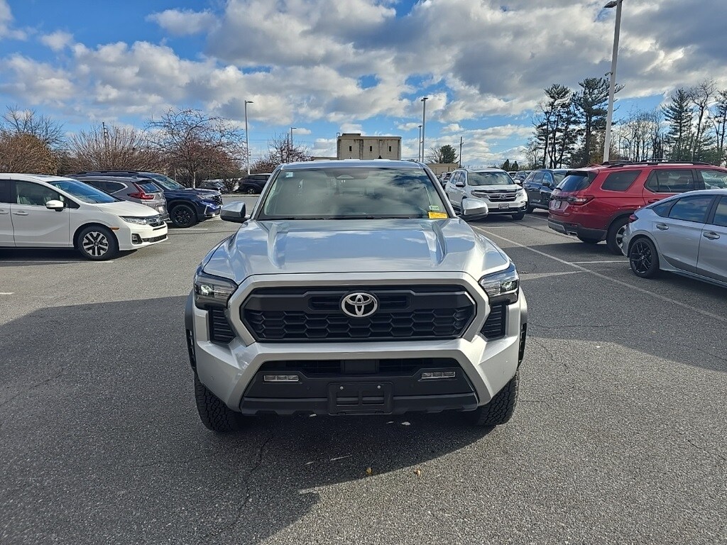2024 Toyota Tacoma TRD Off-Road photo 3