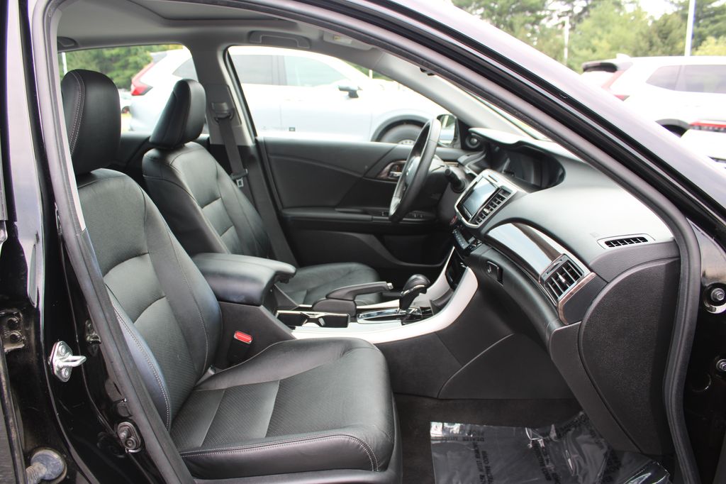 2017 Honda Accord Touring - Photo 13