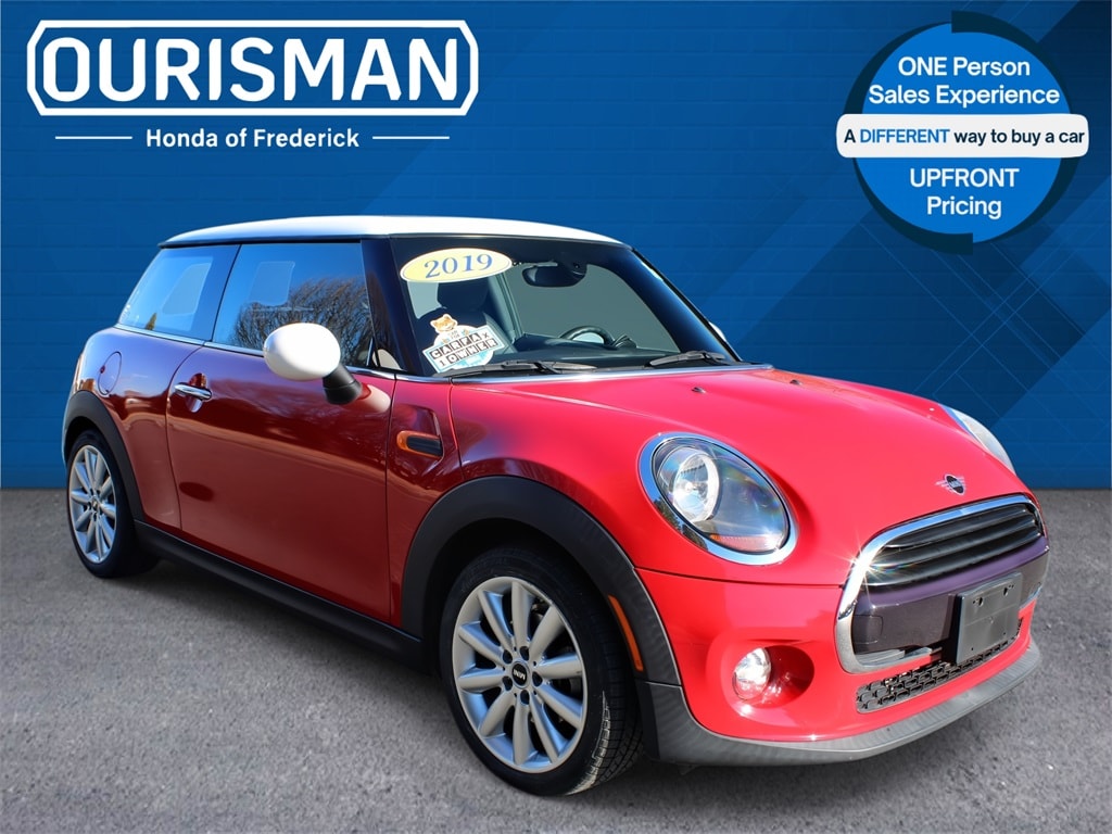 2019 MINI Hardtop Base's photo