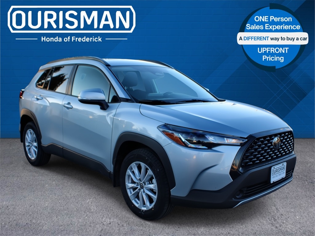 2023 Toyota Corolla Cross LE's photo