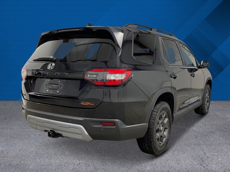 2025 Honda Pilot TrailSport photo 3