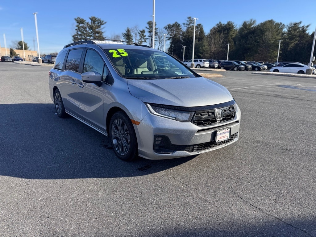 2025 Honda Odyssey Touring's photo