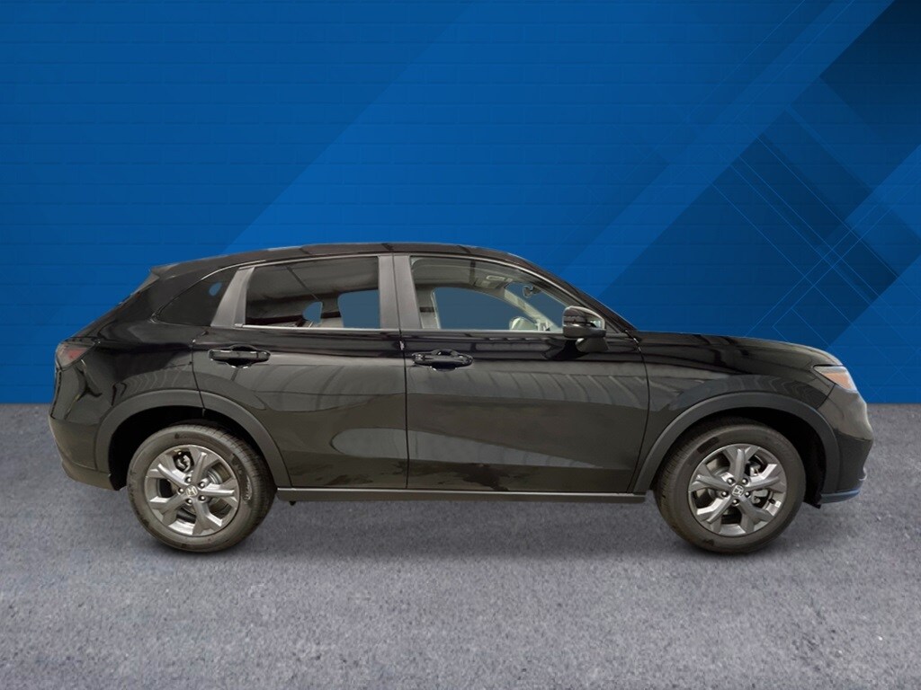 2026 Honda HR-V LX photo 2