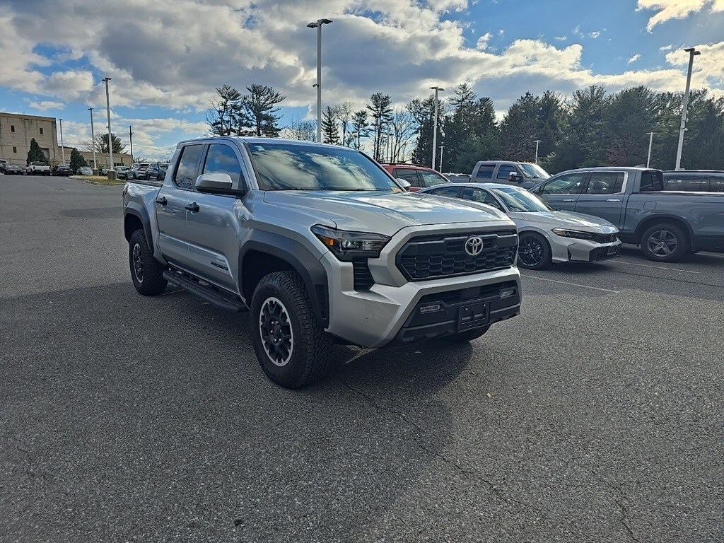 2024 Toyota Tacoma TRD Off-Road photo 2