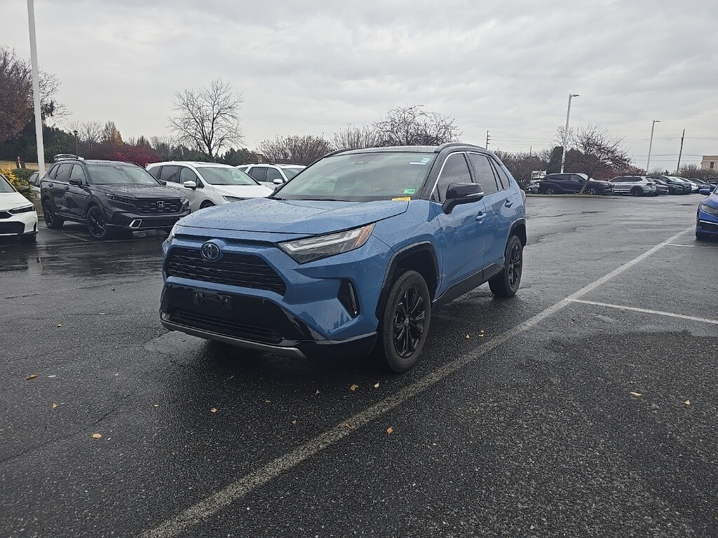 2022 Toyota RAV4 Hybrid XSE photo 3
