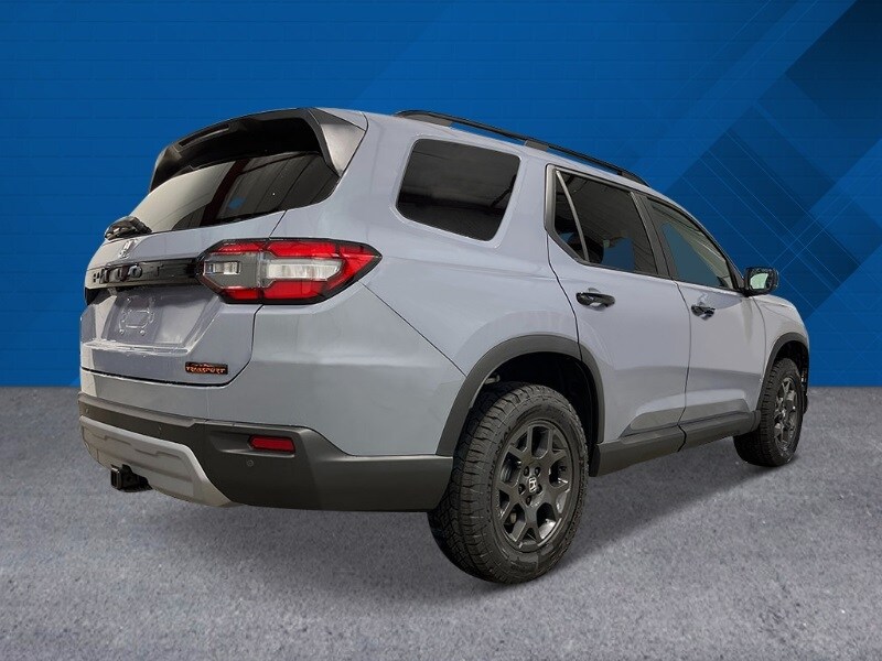 2025 Honda Pilot TrailSport photo 3