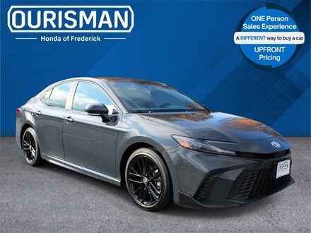 2025 Toyota Camry SE Sedan