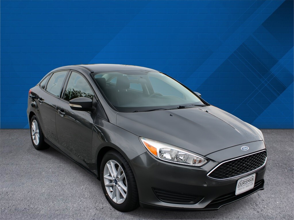 2017 Ford Focus SE photo 2