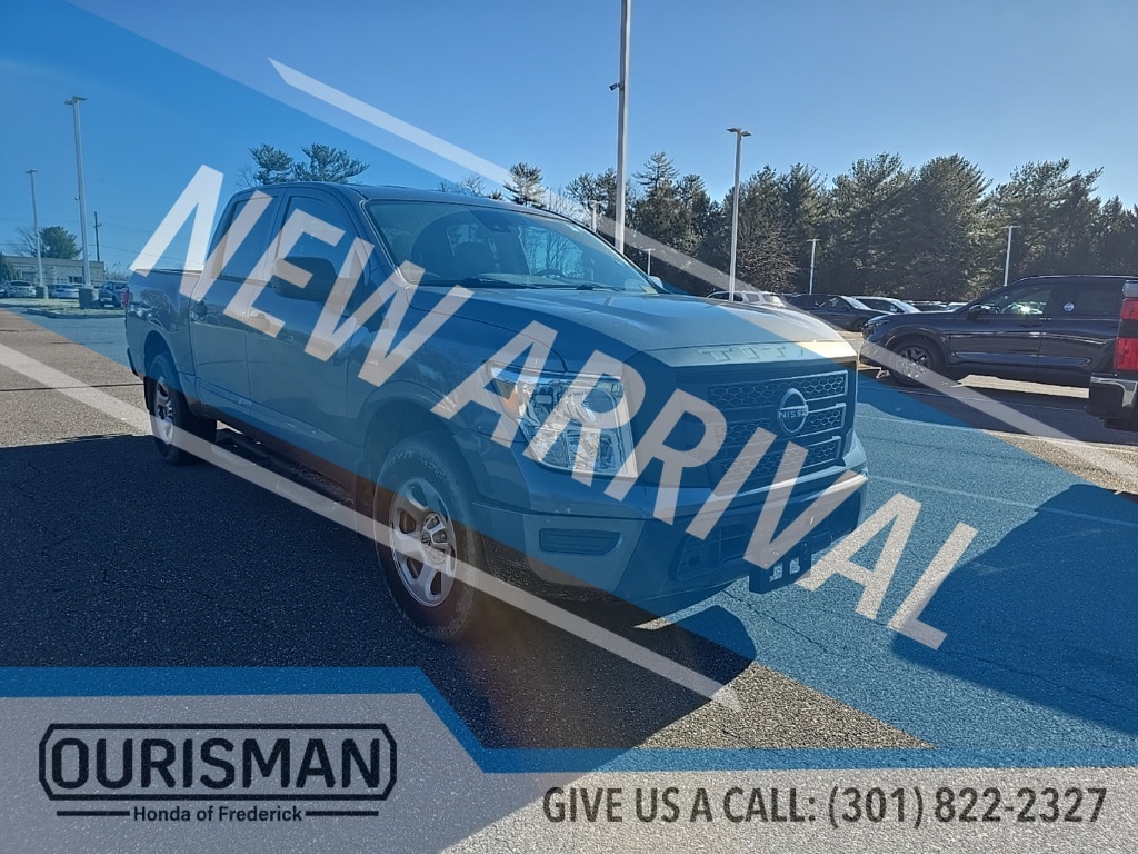 2023 Nissan Titan S's photo